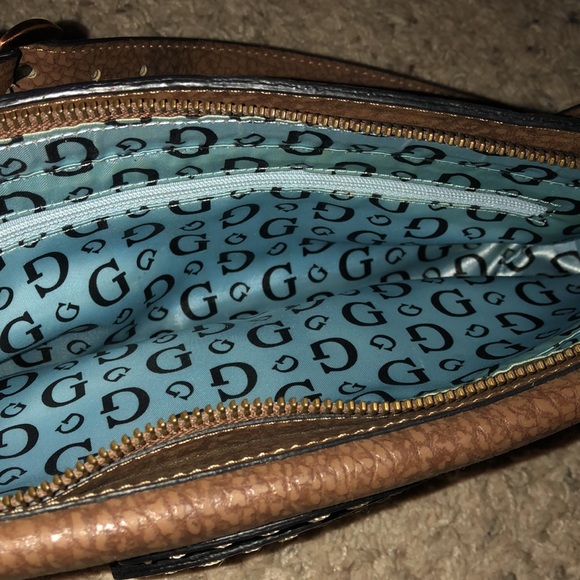 Guess purse and matching wallet - Picture 4 of 4